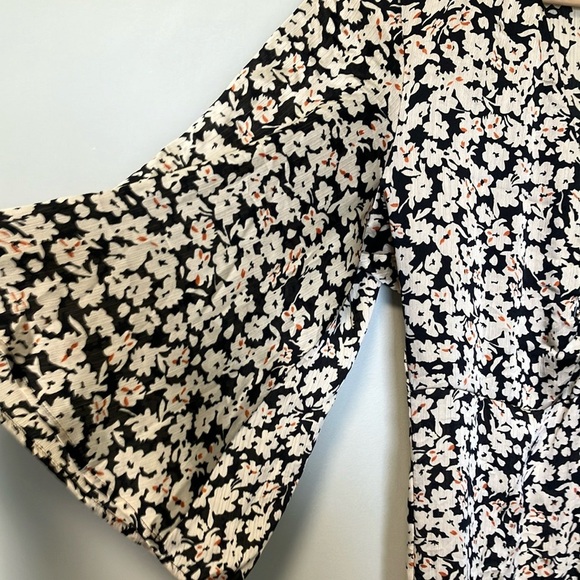 Zara wide sleeve v neck Floral Black and White Dress - Picture 3 of 6